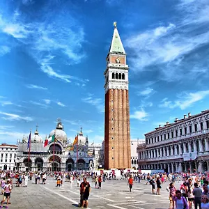  Casa vacanze Raggio Di Sole Dietro Piazza San Marco Italia